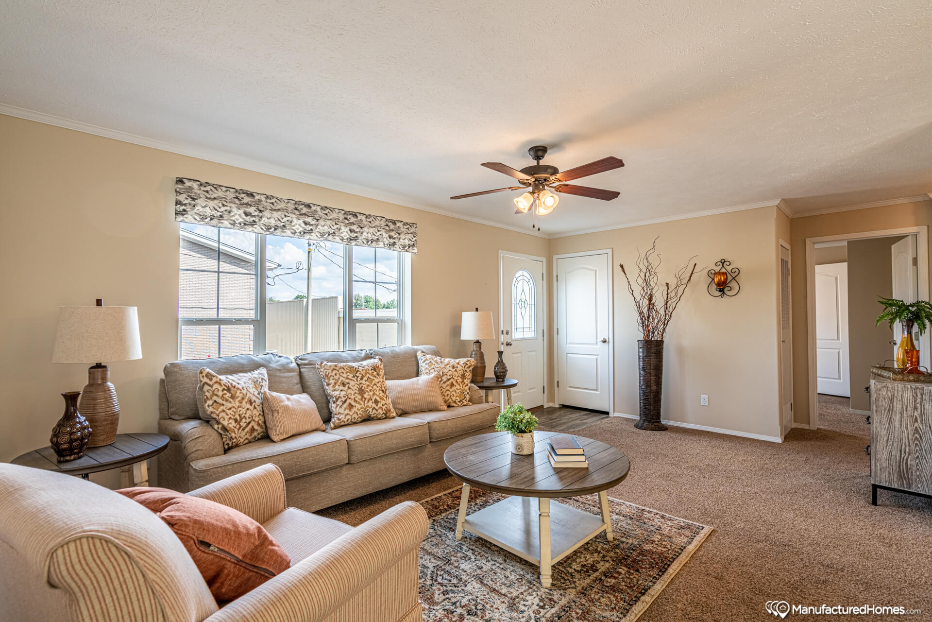 Mansion Elite Sectional / The Barton Creek II 5839 by Diamond Home